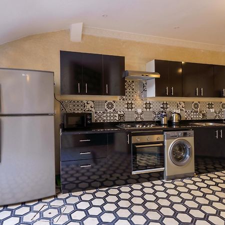 Riad 4 Chambres - Piscine & Petit Dejeuner Gratuit - Wifi Fibre Optique マラケシュ エクステリア 写真