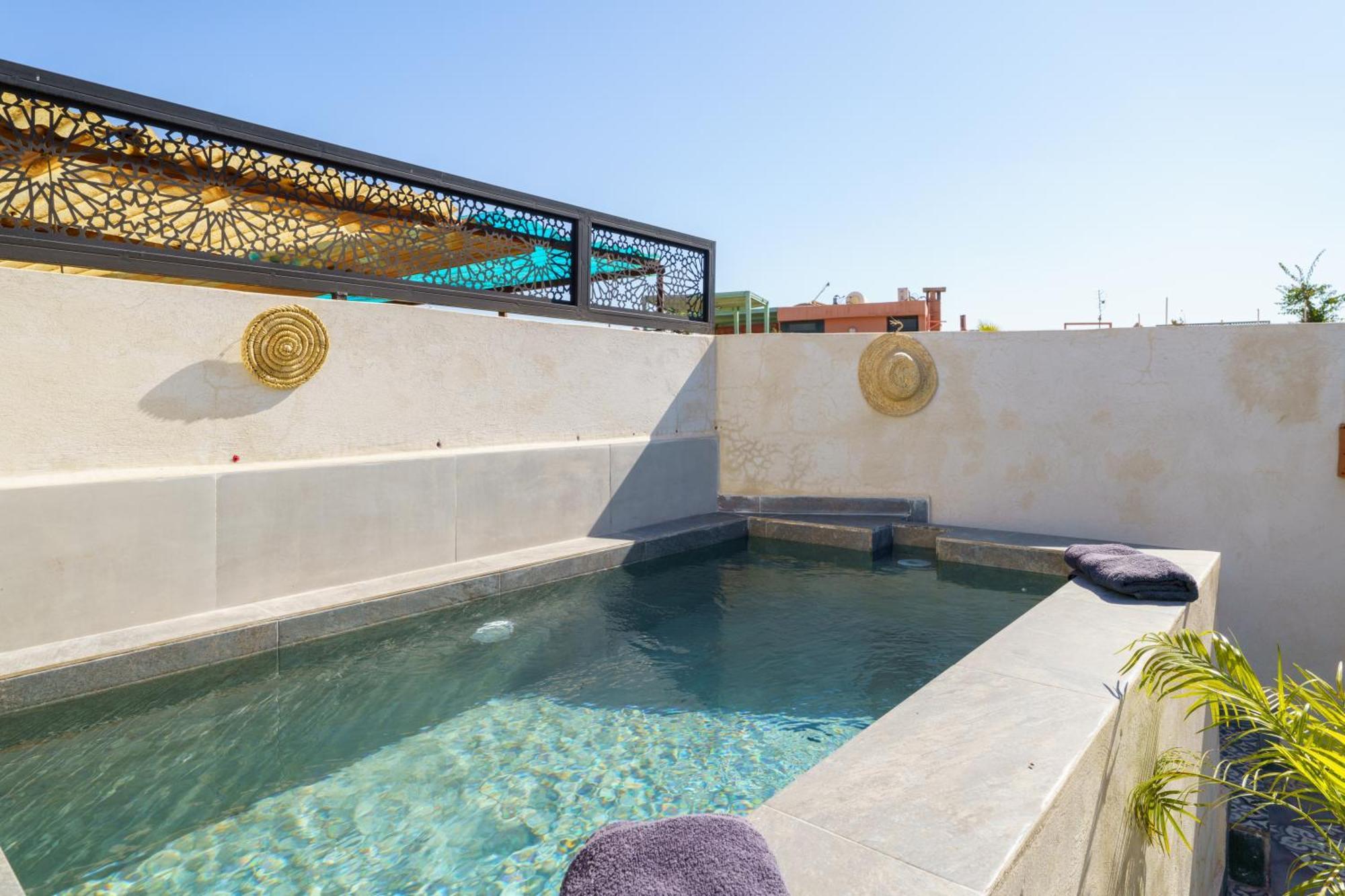 Riad 4 Chambres - Piscine & Petit Dejeuner Gratuit - Wifi Fibre Optique マラケシュ エクステリア 写真