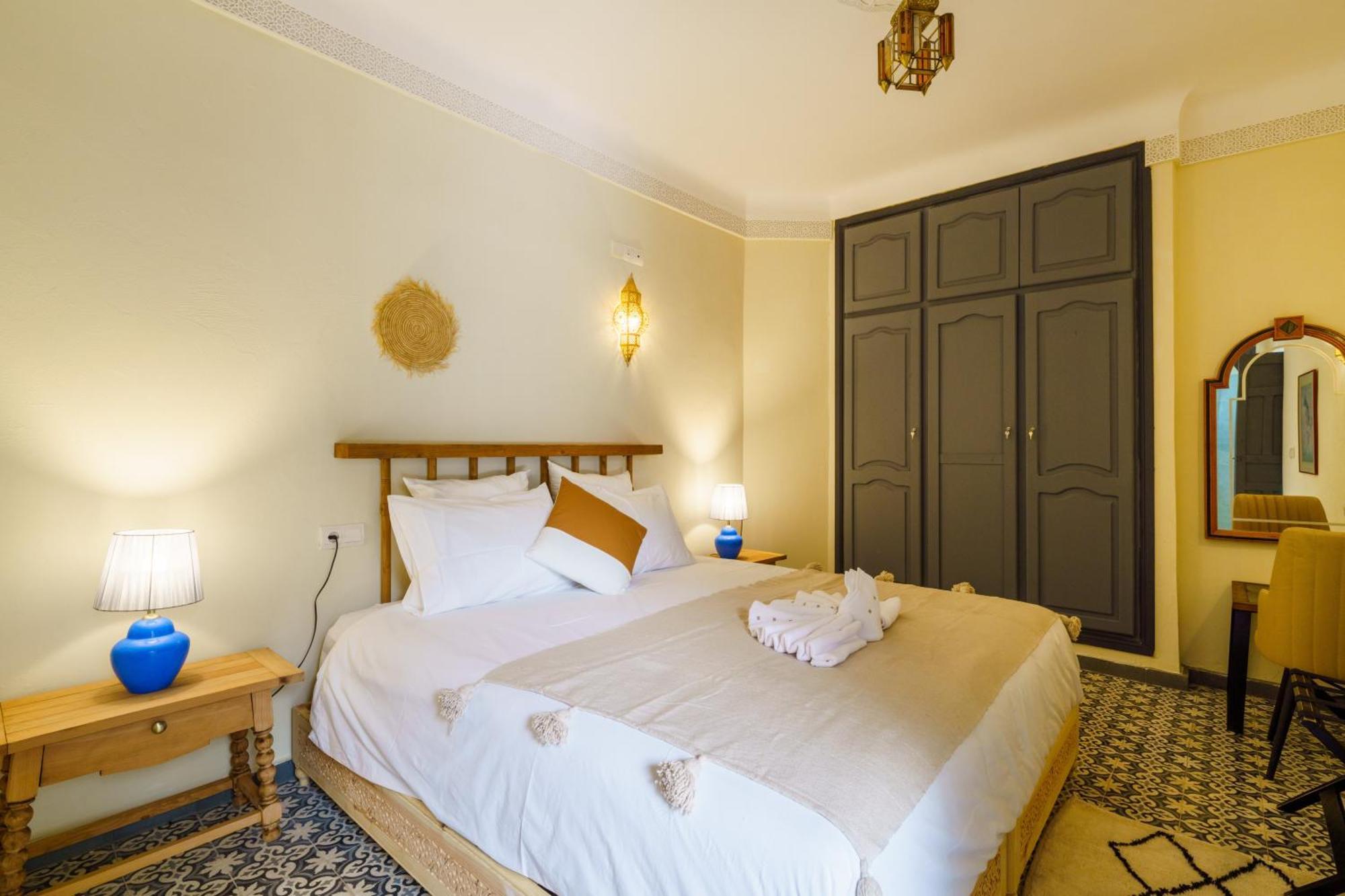 Riad 4 Chambres - Piscine & Petit Dejeuner Gratuit - Wifi Fibre Optique マラケシュ エクステリア 写真