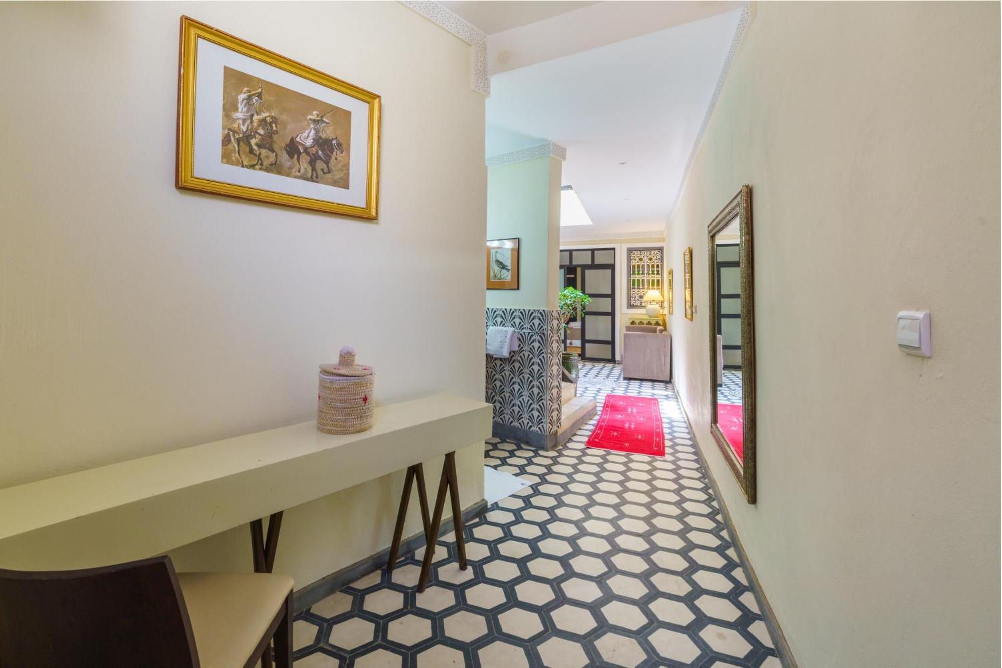 Riad 4 Chambres - Piscine & Petit Dejeuner Gratuit - Wifi Fibre Optique マラケシュ エクステリア 写真