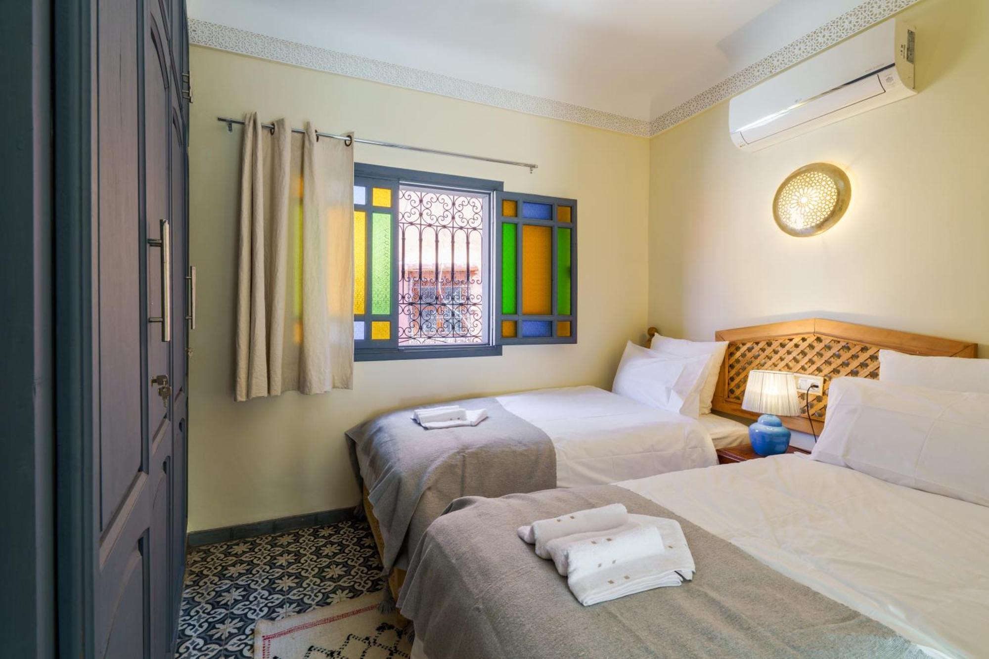 Riad 4 Chambres - Piscine & Petit Dejeuner Gratuit - Wifi Fibre Optique マラケシュ エクステリア 写真