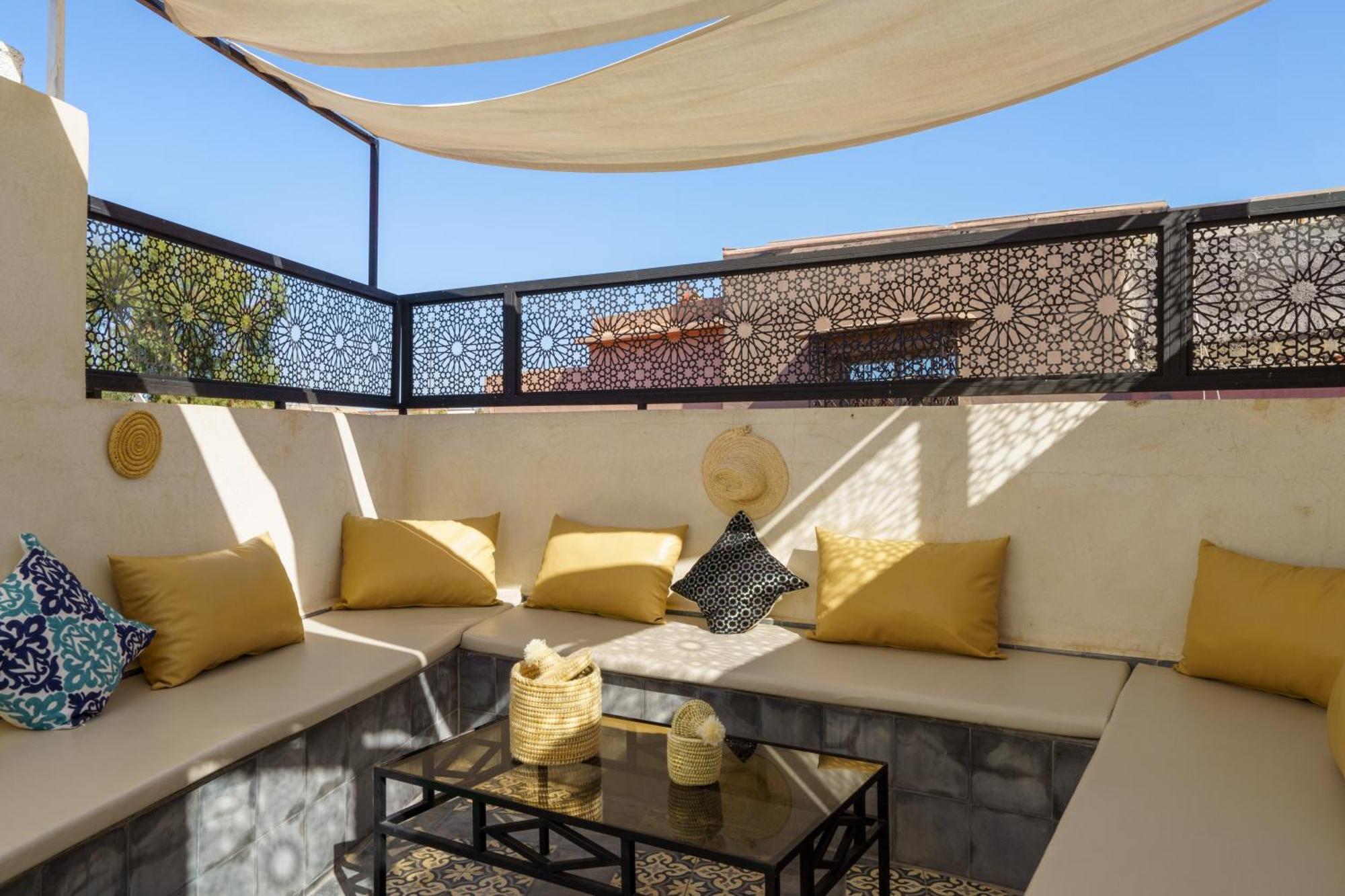Riad 4 Chambres - Piscine & Petit Dejeuner Gratuit - Wifi Fibre Optique マラケシュ エクステリア 写真