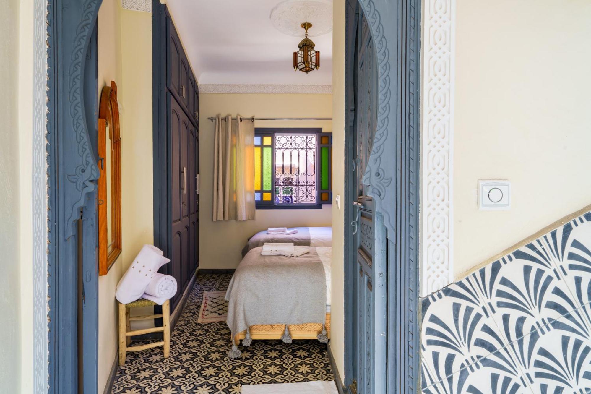 Riad 4 Chambres - Piscine & Petit Dejeuner Gratuit - Wifi Fibre Optique マラケシュ エクステリア 写真