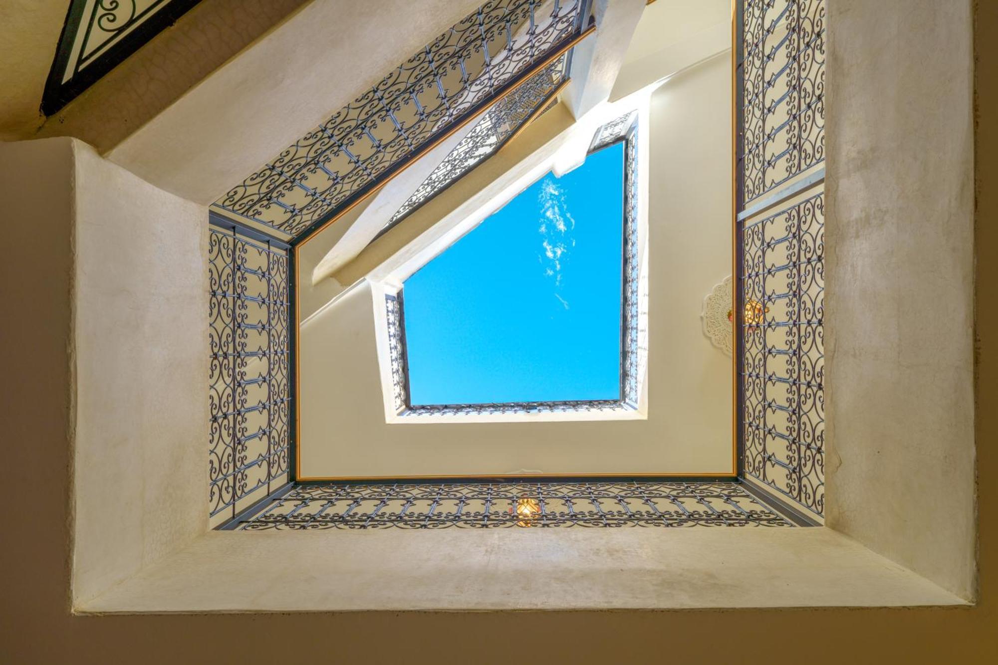 Riad 4 Chambres - Piscine & Petit Dejeuner Gratuit - Wifi Fibre Optique マラケシュ エクステリア 写真