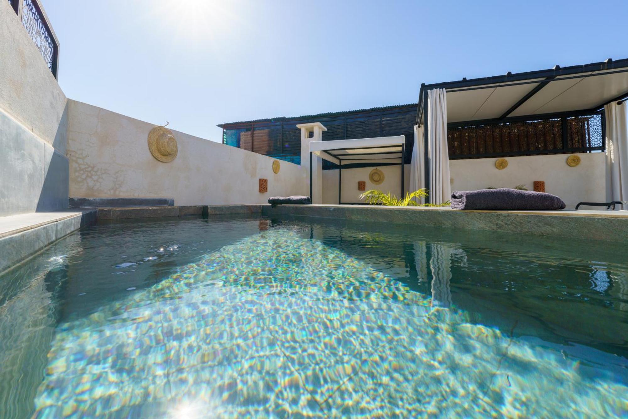 Riad 4 Chambres - Piscine & Petit Dejeuner Gratuit - Wifi Fibre Optique マラケシュ エクステリア 写真