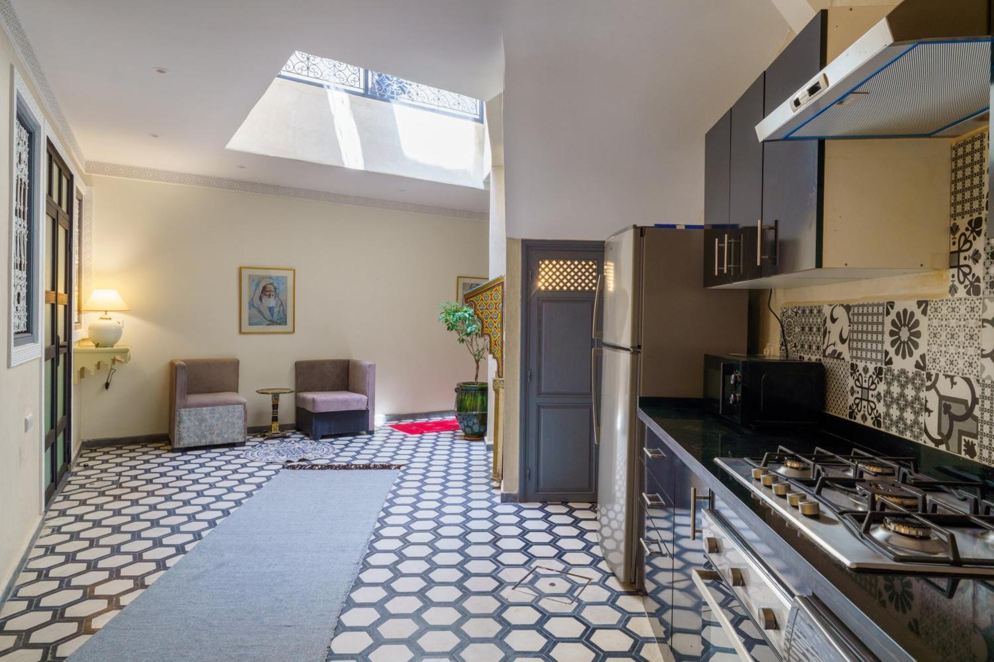 Riad 4 Chambres - Piscine & Petit Dejeuner Gratuit - Wifi Fibre Optique マラケシュ エクステリア 写真