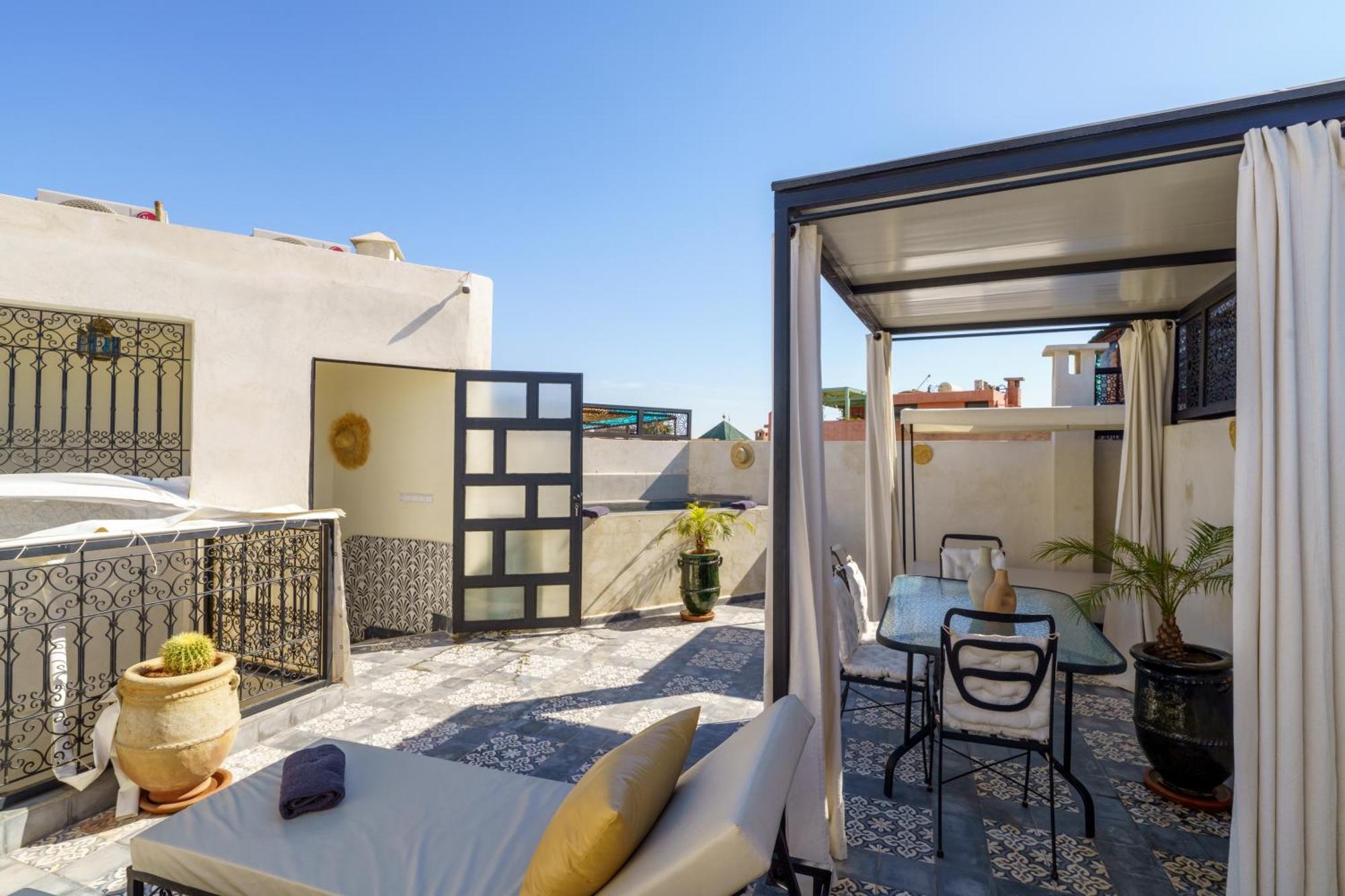 Riad 4 Chambres - Piscine & Petit Dejeuner Gratuit - Wifi Fibre Optique マラケシュ エクステリア 写真
