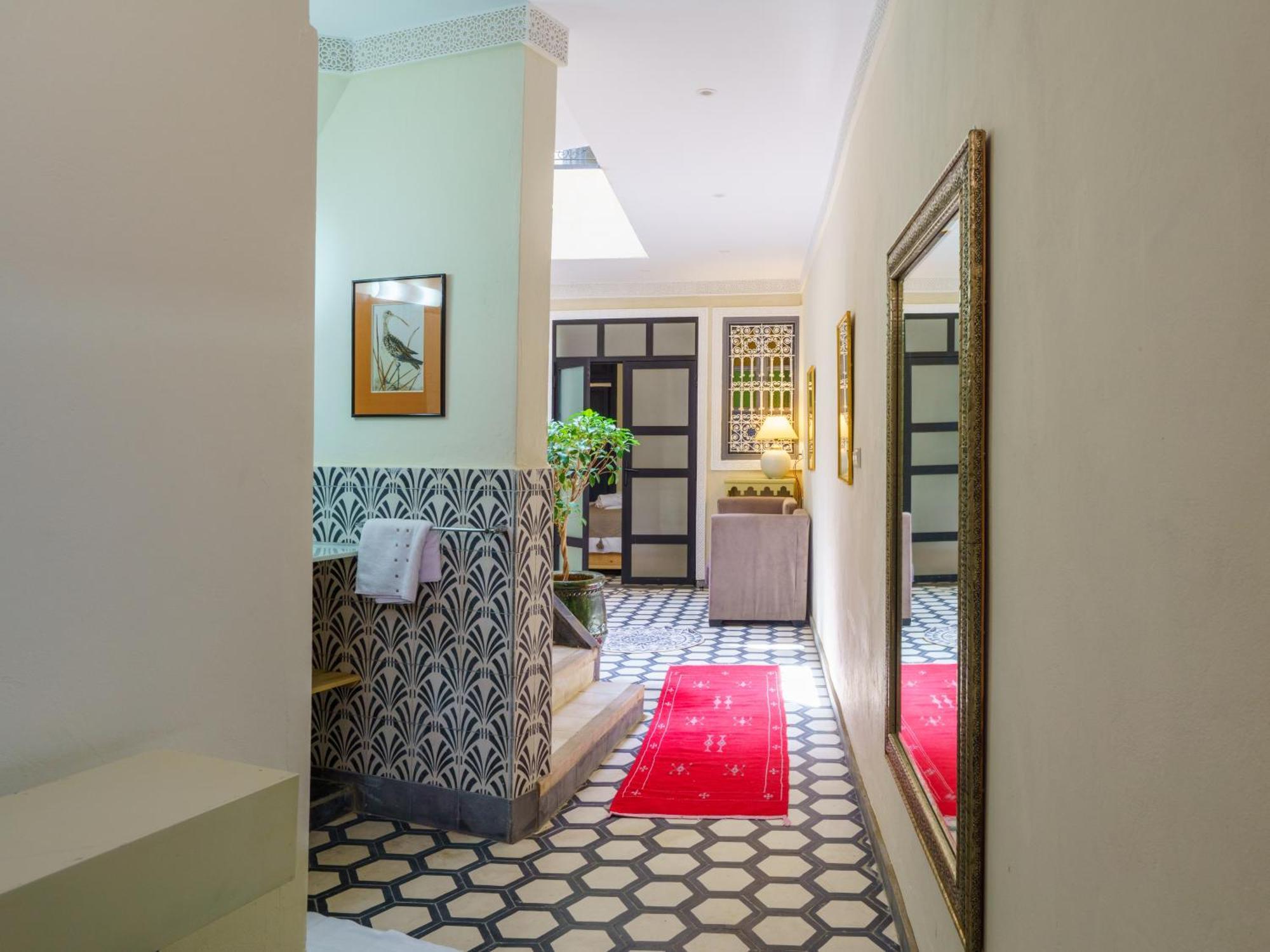 Riad 4 Chambres - Piscine & Petit Dejeuner Gratuit - Wifi Fibre Optique マラケシュ エクステリア 写真