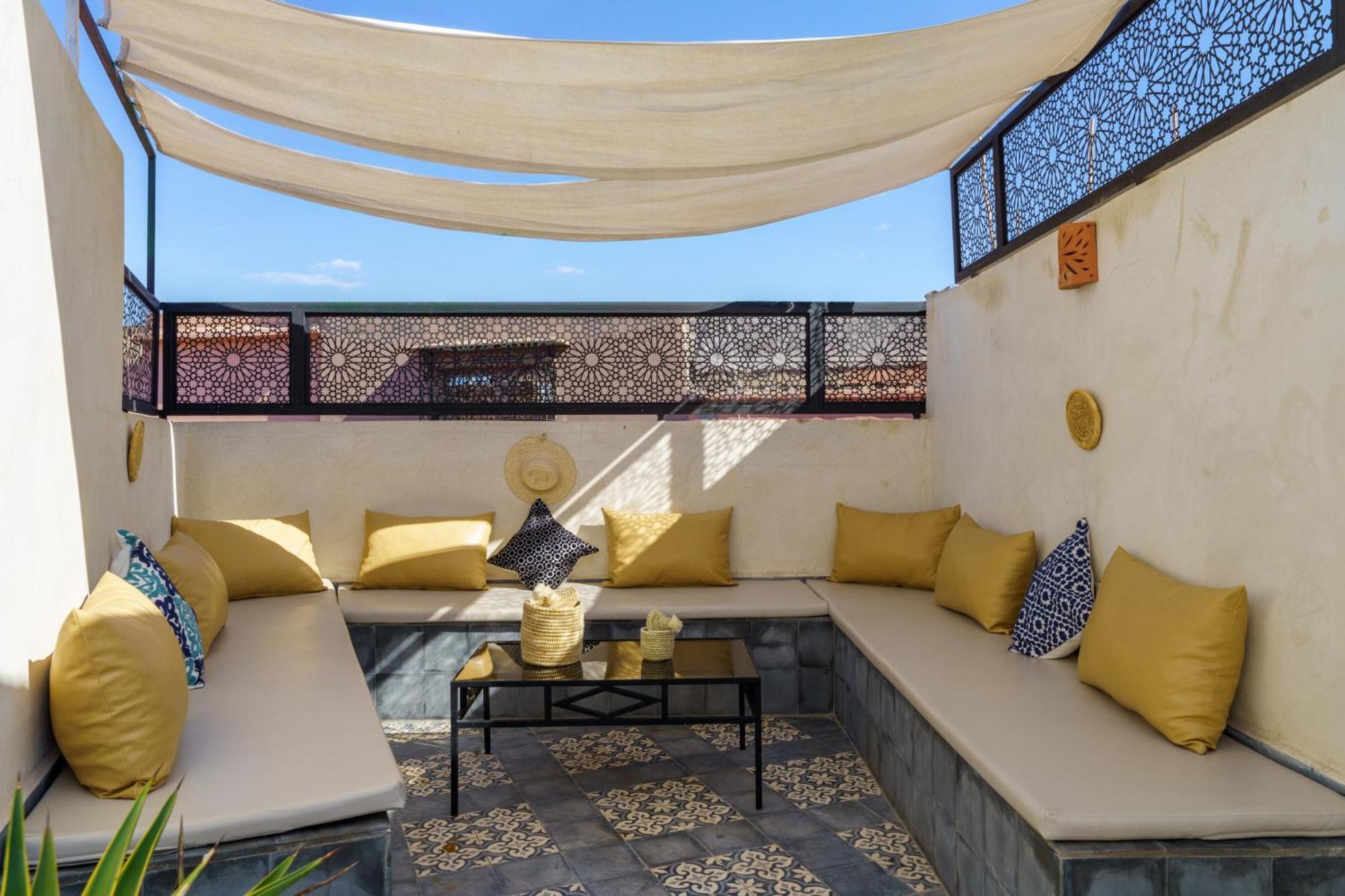 Riad 4 Chambres - Piscine & Petit Dejeuner Gratuit - Wifi Fibre Optique マラケシュ エクステリア 写真