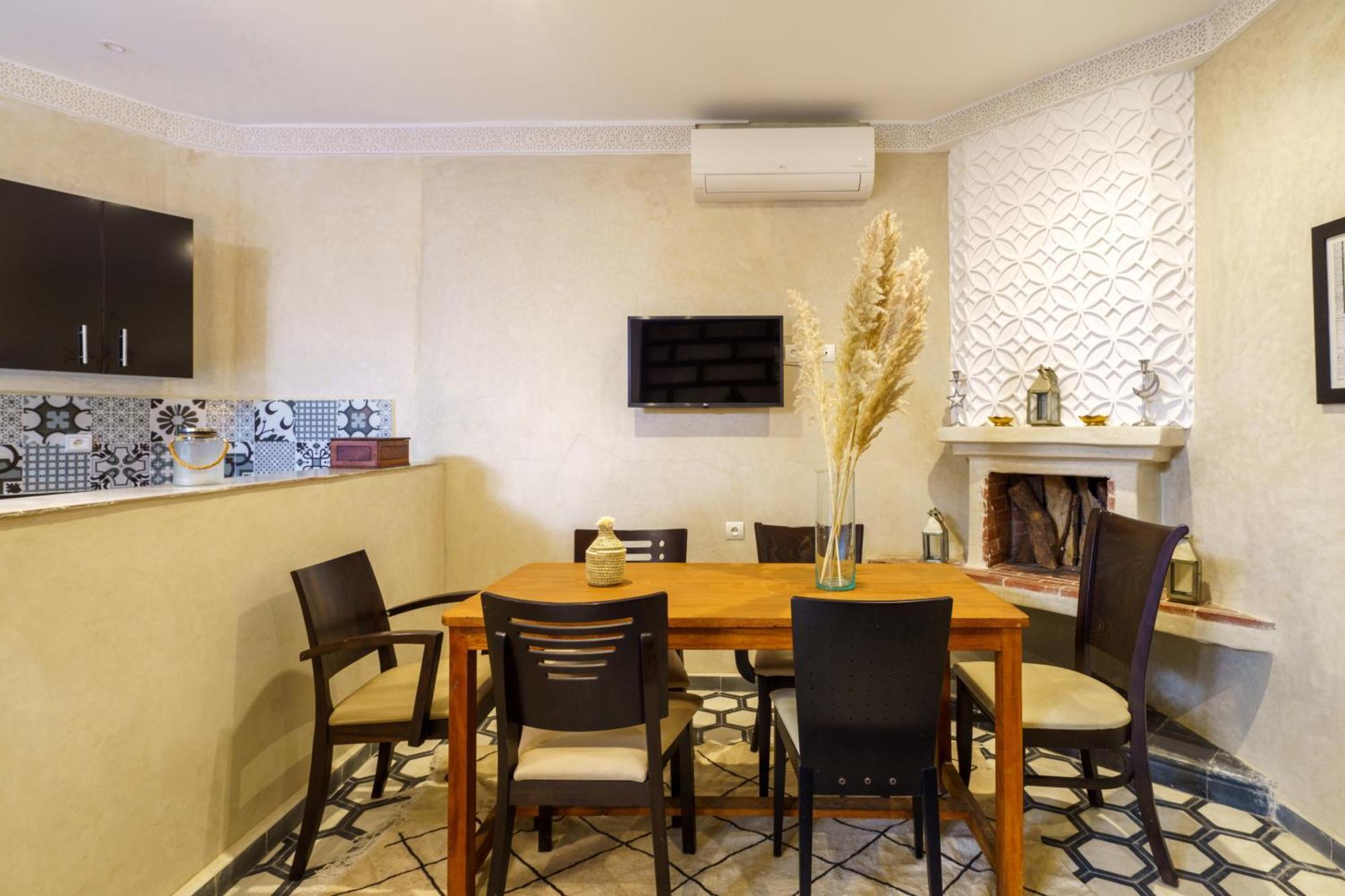 Riad 4 Chambres - Piscine & Petit Dejeuner Gratuit - Wifi Fibre Optique マラケシュ エクステリア 写真