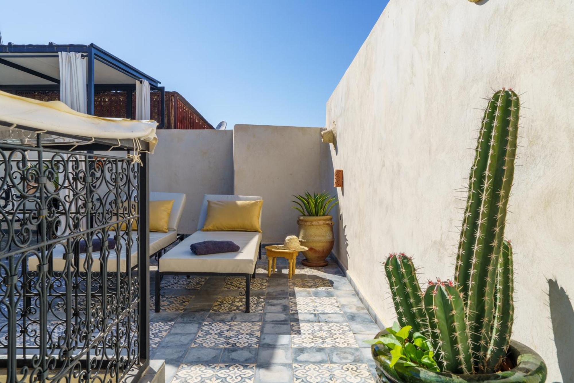 Riad 4 Chambres - Piscine & Petit Dejeuner Gratuit - Wifi Fibre Optique マラケシュ エクステリア 写真