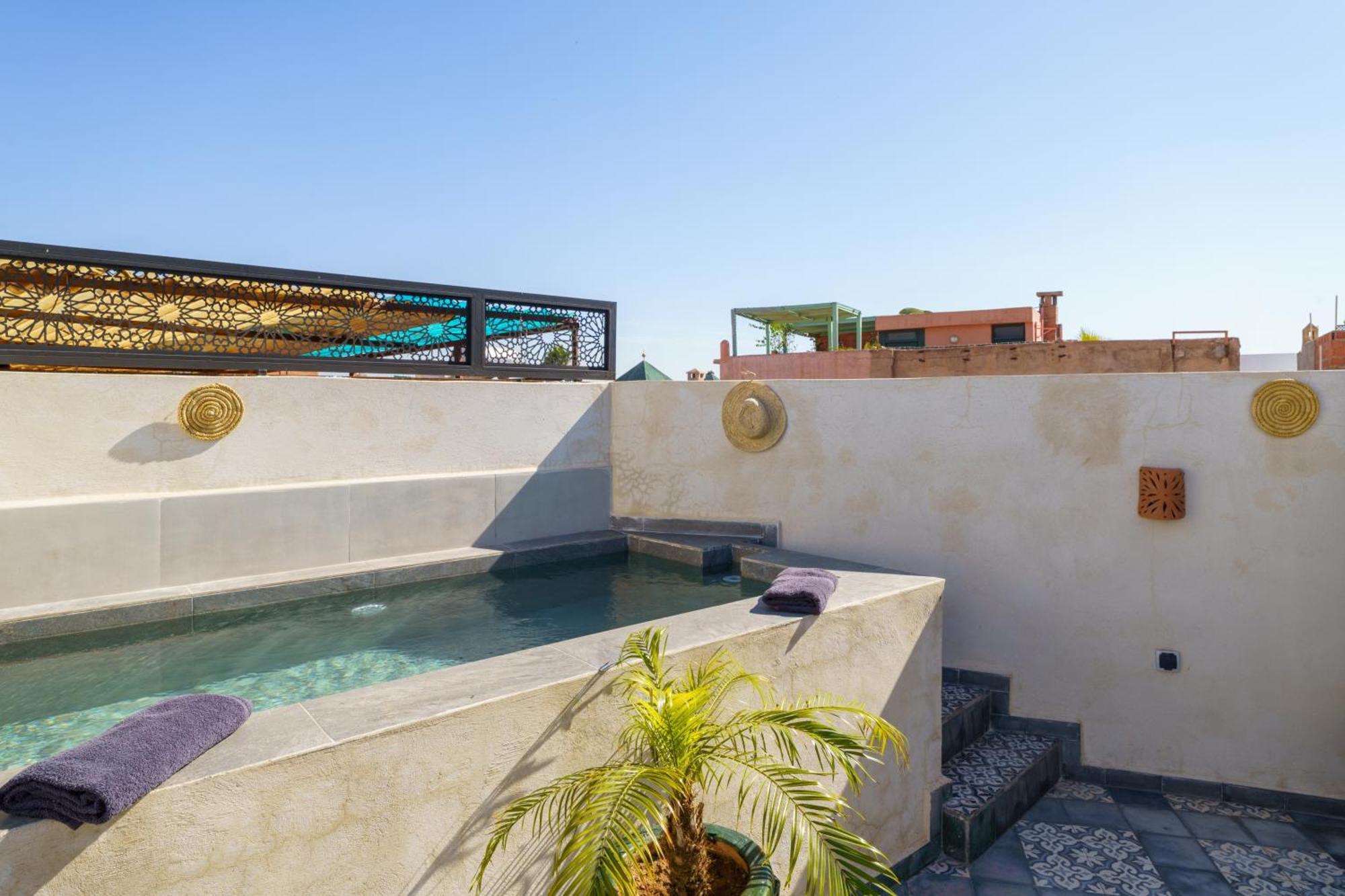 Riad 4 Chambres - Piscine & Petit Dejeuner Gratuit - Wifi Fibre Optique マラケシュ エクステリア 写真