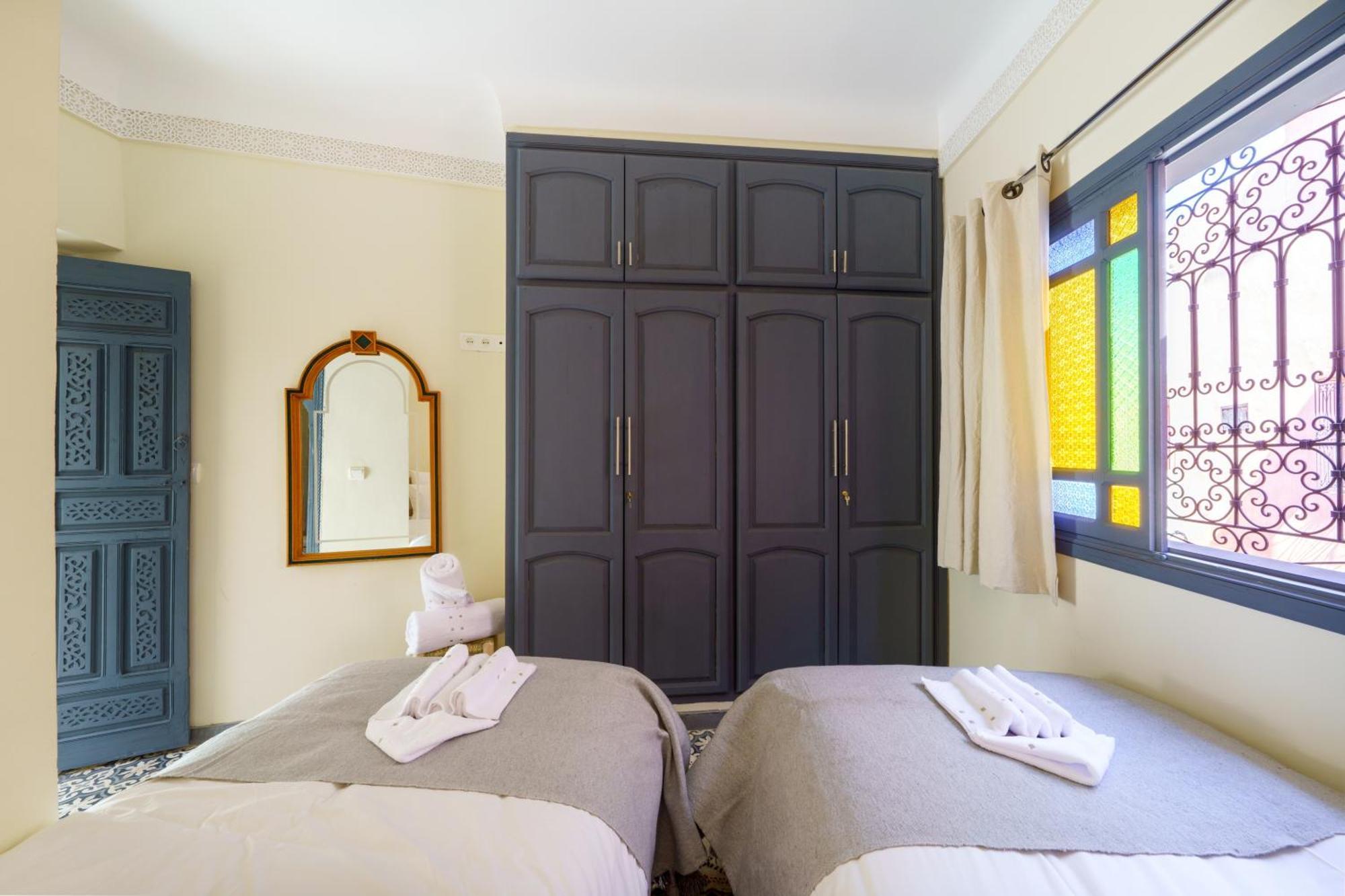 Riad 4 Chambres - Piscine & Petit Dejeuner Gratuit - Wifi Fibre Optique マラケシュ エクステリア 写真