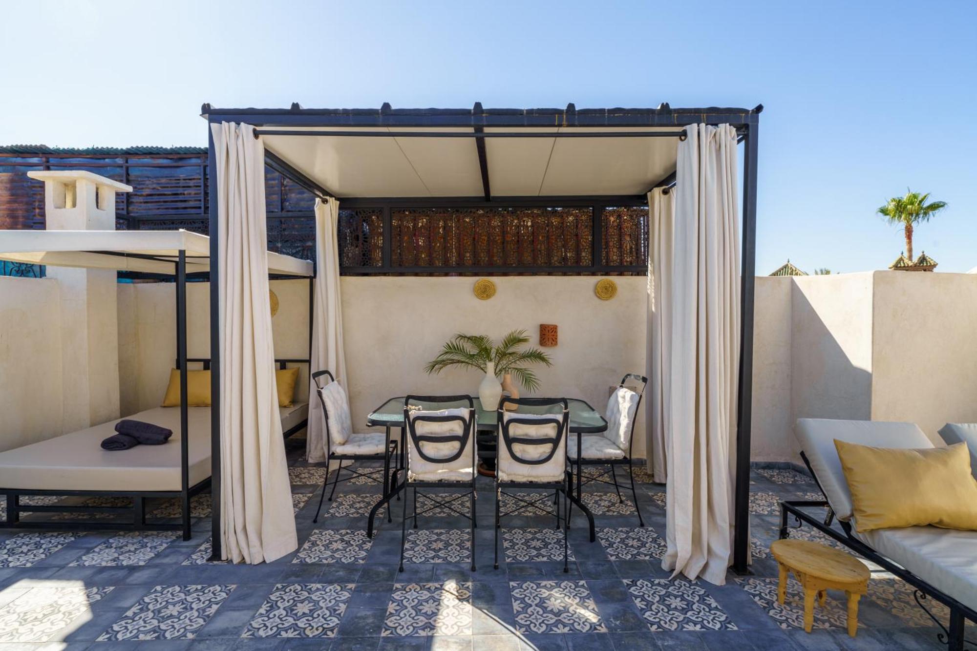 Riad 4 Chambres - Piscine & Petit Dejeuner Gratuit - Wifi Fibre Optique マラケシュ エクステリア 写真