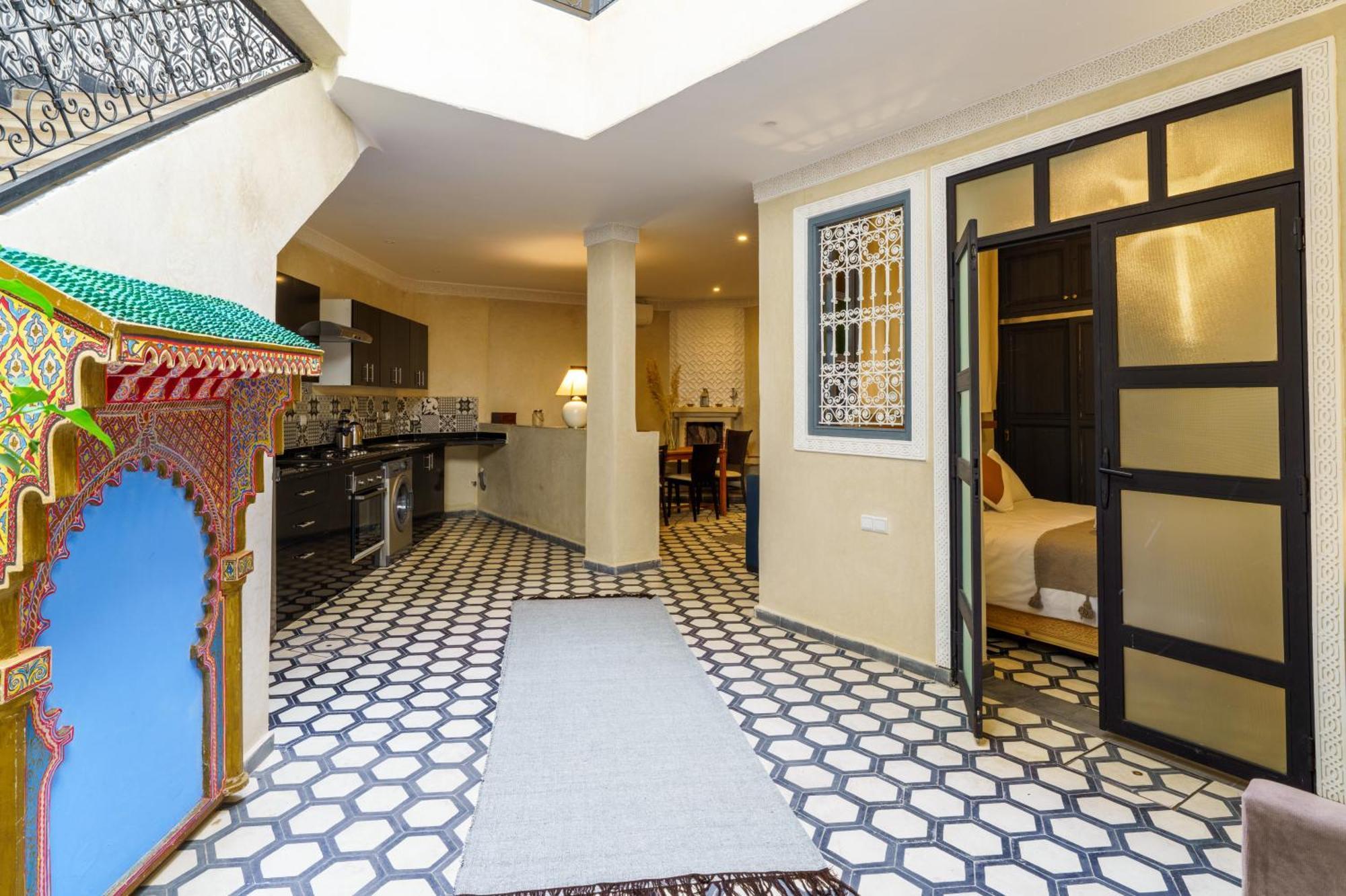Riad 4 Chambres - Piscine & Petit Dejeuner Gratuit - Wifi Fibre Optique マラケシュ エクステリア 写真
