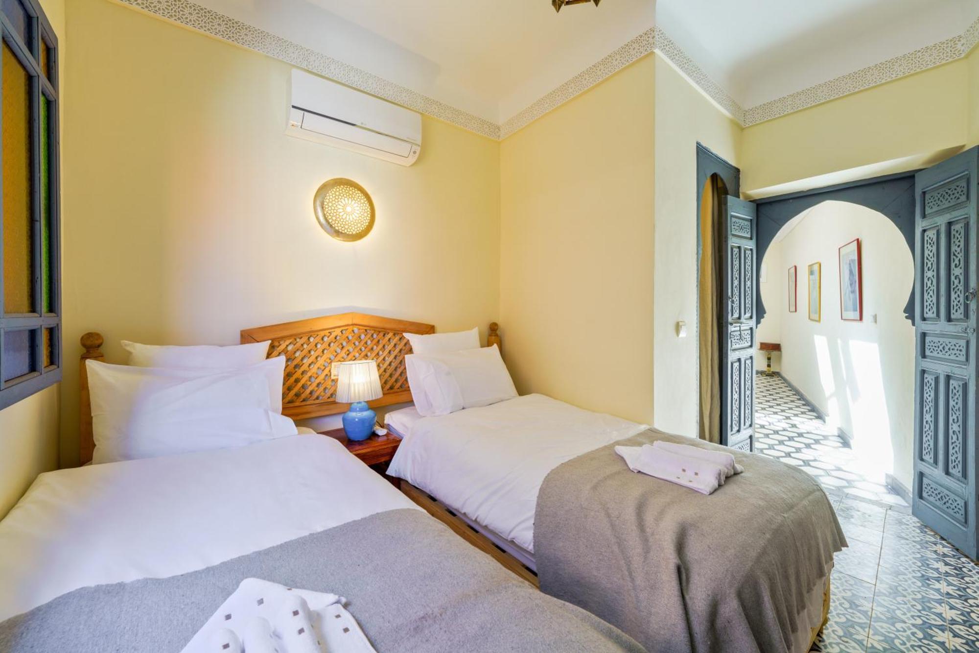 Riad 4 Chambres - Piscine & Petit Dejeuner Gratuit - Wifi Fibre Optique マラケシュ エクステリア 写真
