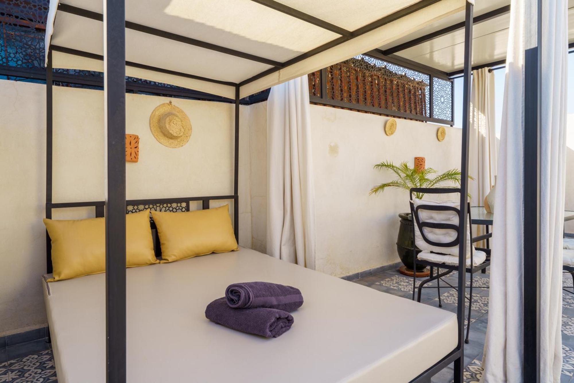 Riad 4 Chambres - Piscine & Petit Dejeuner Gratuit - Wifi Fibre Optique マラケシュ エクステリア 写真