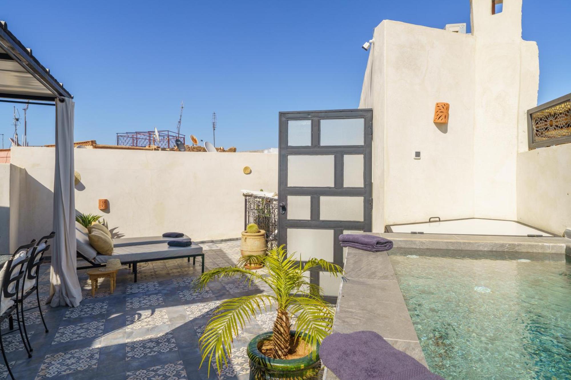 Riad 4 Chambres - Piscine & Petit Dejeuner Gratuit - Wifi Fibre Optique マラケシュ エクステリア 写真