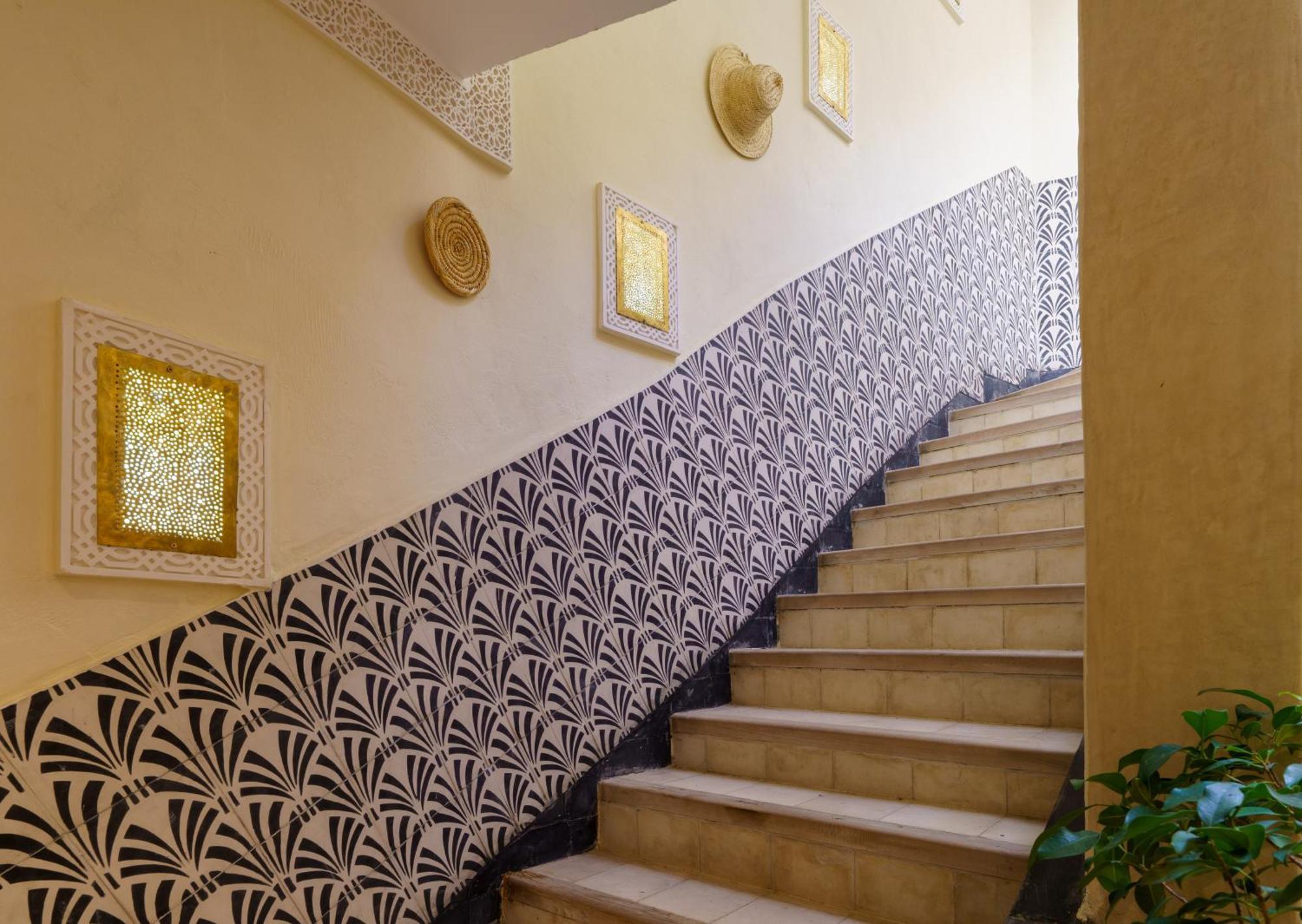 Riad 4 Chambres - Piscine & Petit Dejeuner Gratuit - Wifi Fibre Optique マラケシュ エクステリア 写真
