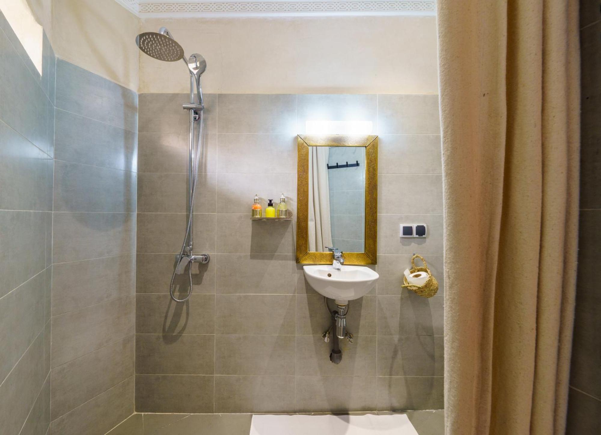 Riad 4 Chambres - Piscine & Petit Dejeuner Gratuit - Wifi Fibre Optique マラケシュ エクステリア 写真